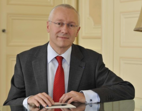 Auch : Le préfet Pierre Ory récompense les plus jeunes