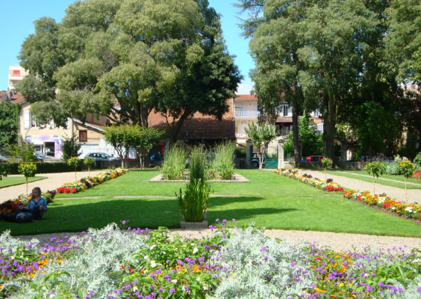 Auch fait peau neuve